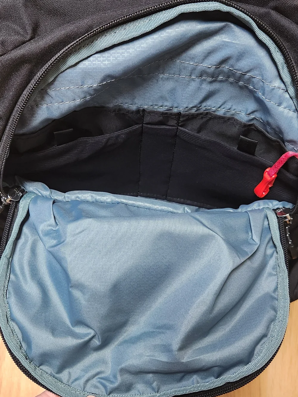 OSPREY Metron 24 Backpack in Black